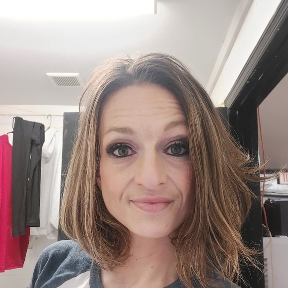 Meet your Posher, Amber - Picture 2 of 2